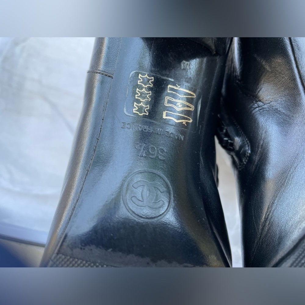 Authentic Vintage Chanel black leather boots with CC logo - Picture 14 of 15